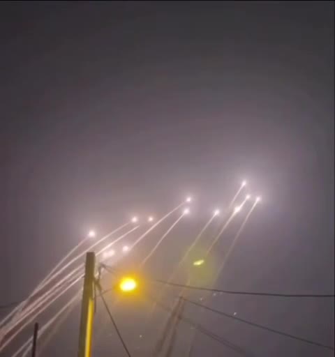   اولین تصاویر منتشرشده از موشک‌های ایران در آسمان اسرائیل