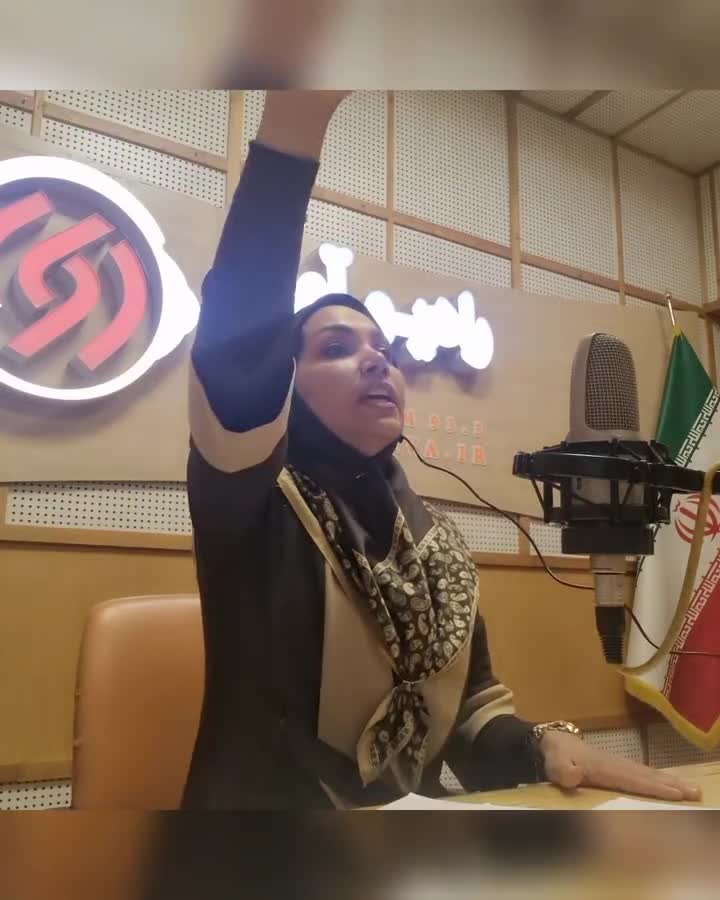   سخنان حماسی گوینده دلاور رادیو آوا در لحظه حمله تروریستی به صدا و سیما