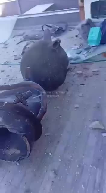    حیرت یک اسرائیلی از مشاهده عظمت بوستر موشک ایرانی