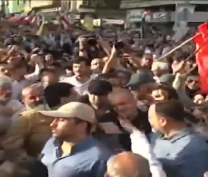   حضور پزشکیان در میدان انقلاب بعد از حمله آمریکا به ایران