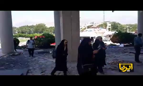   نصب پرچم ایران بر فراز ساختمان شیشه‌ای شبکه خبر