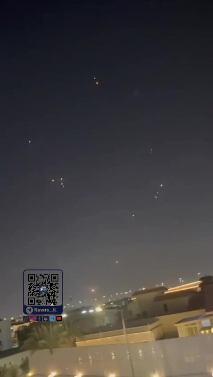   آسمان قطر هنگام بمباران پایگاه آمریکایی العدید توسط ایران