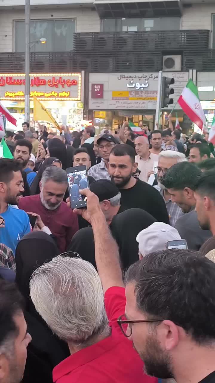   اولین فیلم از حضور سردار قاآنی در بین مردم تهران