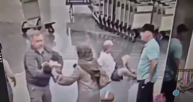 صحنه دلخراش حمله مرد بلاروسی به کودک دو ساله | 4 تیر 1404