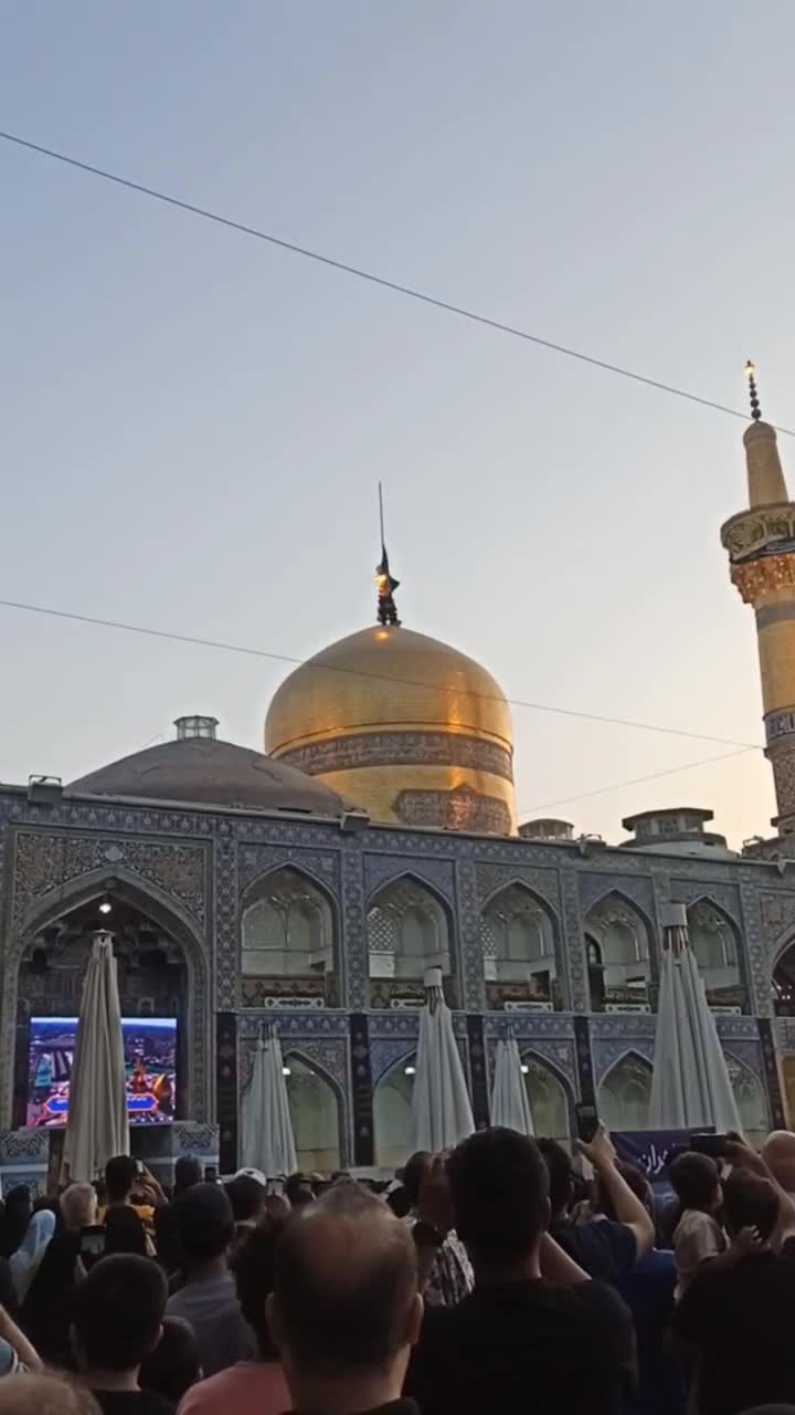   آیین تعویض پرچم حرم مطهر رضوی صحن‌ انقلاب اسلامی