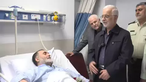   عیادت وزیر کشور از مجروحان پلیس