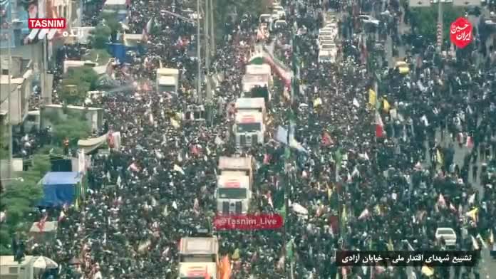 تصاویر هوایی حیرت‌انگیز از جمعیت برای شهدای اقتدار در تهران | 7 تیر 1404