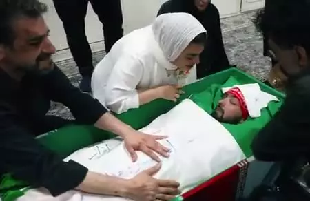 اشک و فریاد مادران شهدای حملۀ اسرائیل به ایران؛ تصاویر جان‌سوز از وداع خانوادگی| 7 تیر 1404