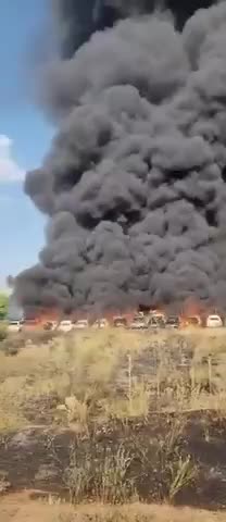   اولین تصاویر از سوختن بیش از ۳۰ خودرو در حومه مادرید