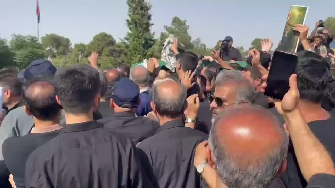   پیکر مطهر سردار حاجی زاده وارد قطعه مدافعان حرم شد