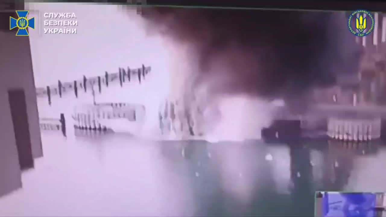   اولین تصاویر از حمله اوکراین به پل کریمه با ۱۱۰۰ کیلو ماده منفجره