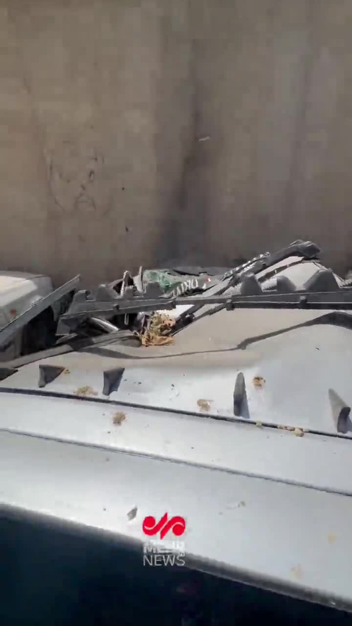   تصاویری از خودروهایی که در حملات رژیم اسرائیل به زندان اوین آسیب دیدند