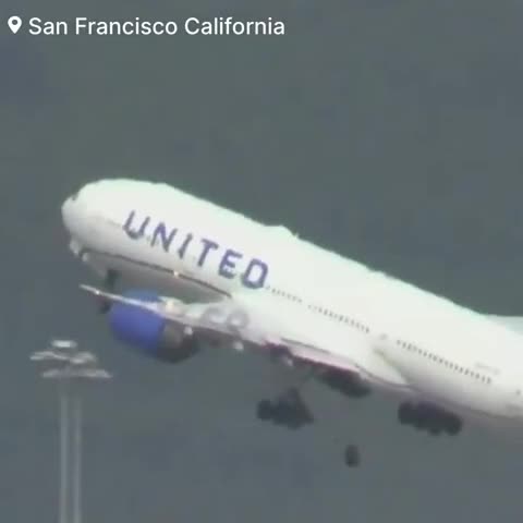 فیلم لحظه حادثه وحشناک هواپیمای مسافربری بوئینگ ۷۷۷ آمریکایی | 15 خرداد 1404