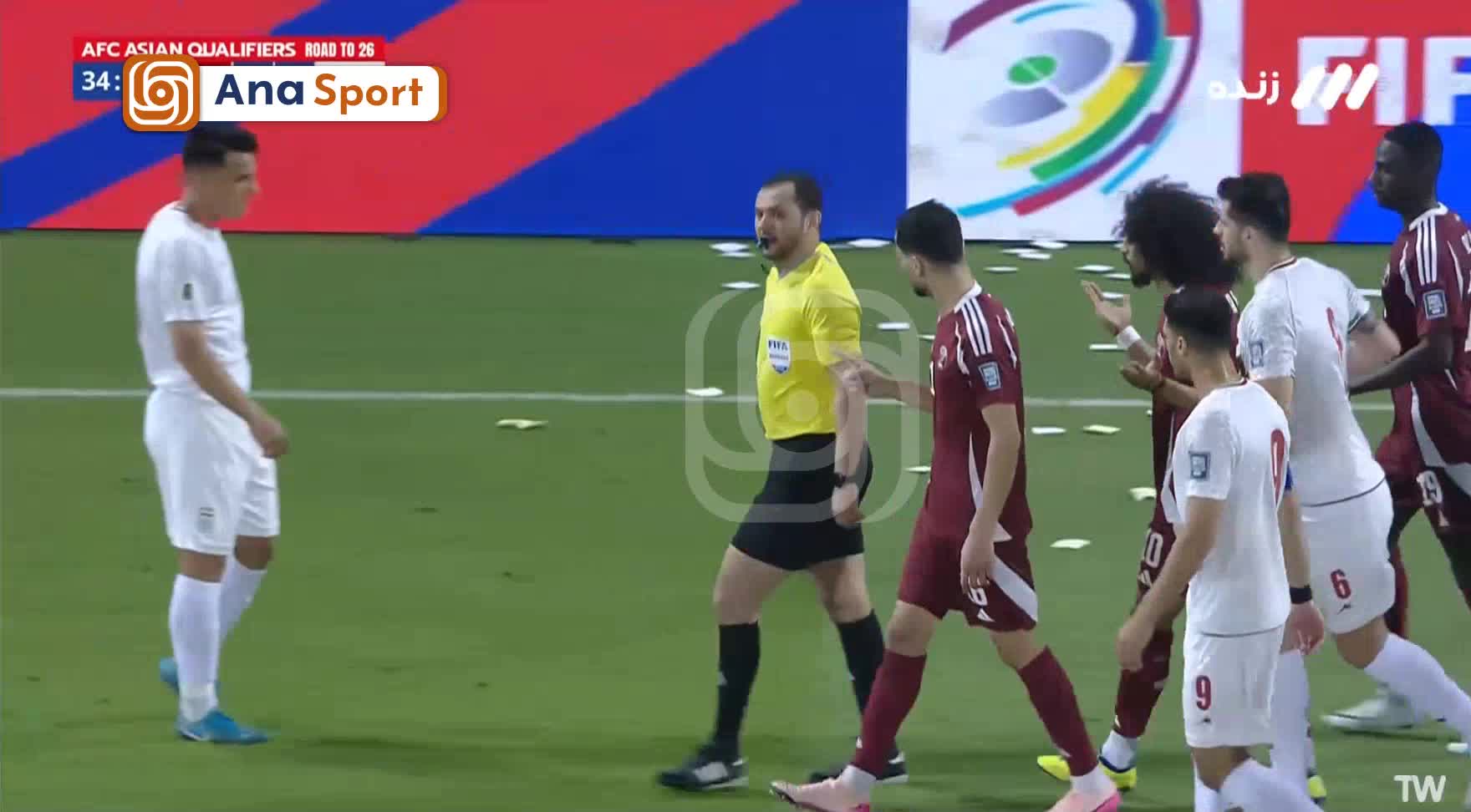   لحظه اخراج میلاد محمدی با گرفتن کارت زرد دوم