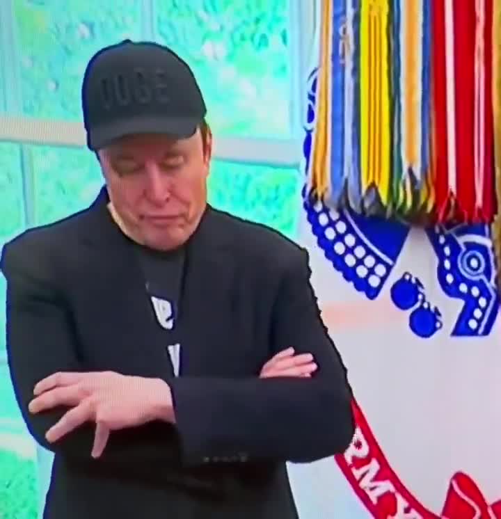   نگاهی تازه به حرکات ایلان ماسک حین حرف زدن ترامپ؛ وقتی آقای میلیاردر خشم خود را در کنار رئیس جمهور با صورتش به نمایش گذاشت!