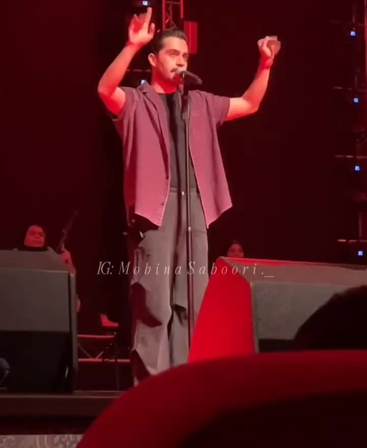   یک دقیقه سکوت در غم الهه حسین‌نژاد در کنسرت حامیم