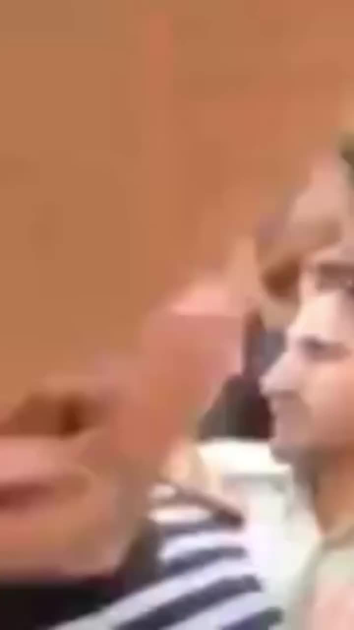   تهدید یک هوادار استقلال حین گفتگو با نظری‌جویباری؛ کتک می‌خوری!