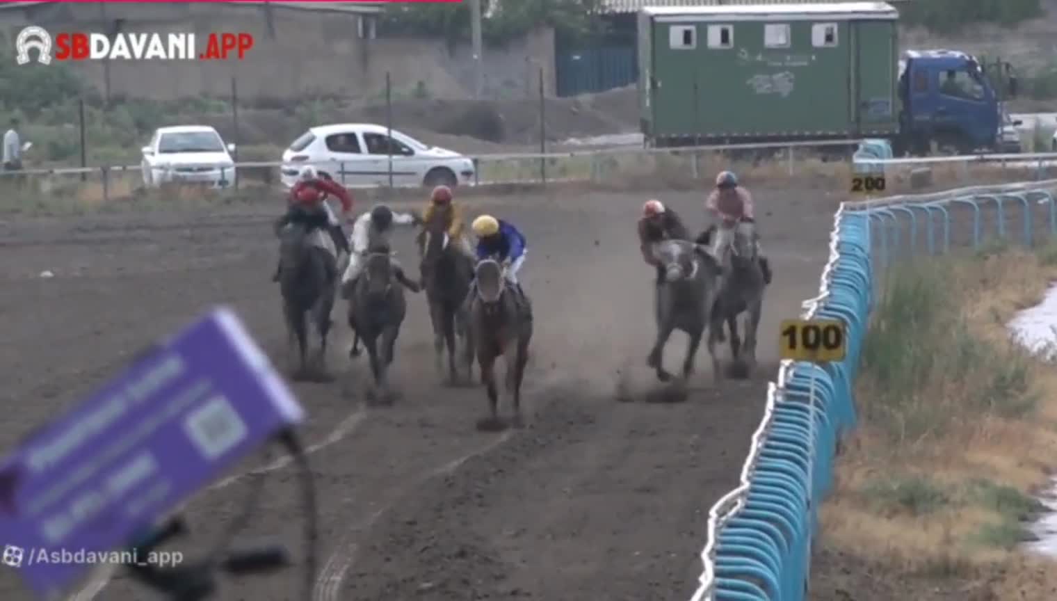   تصاویر دلخراش از لحظه حادثه در میدان اسب‌دوانی؛ فوت چابک‌سوار در بندر ترکمن