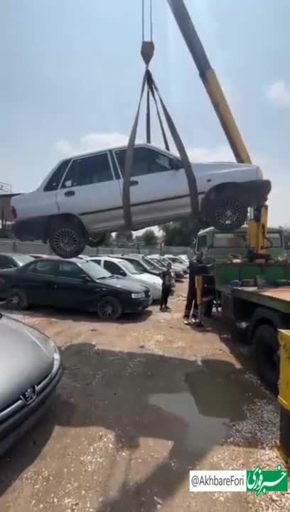   حرکت خطرناک راننده خودروی سواری؛ پراید متخلف بالای داربست رفت!