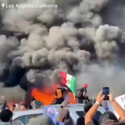   آتش زدن خودروهای پلیس آمریکا در اعتراضات