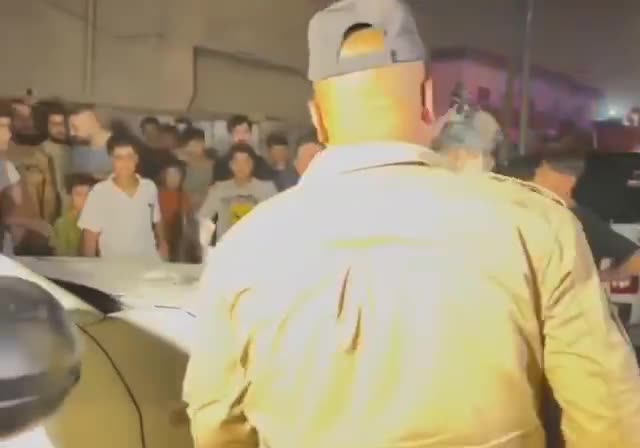   نیروهای امنیتی در حال جمع‌آوری بقایای پرتابه‌های ناشناس در اطراف فرودگاه نظامی کرکوک