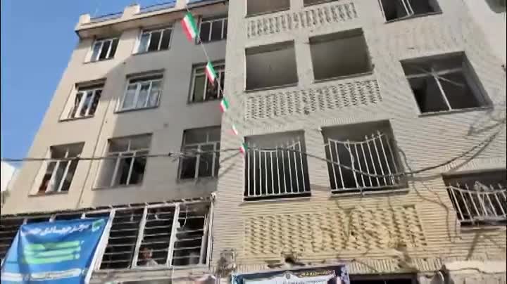    حضور رئیس‌جمهور پزشکیان در یکی از مناطق آسیب‌دیده از تجاوزات رژیم اسرائیل و گفت‌وگو با مردم