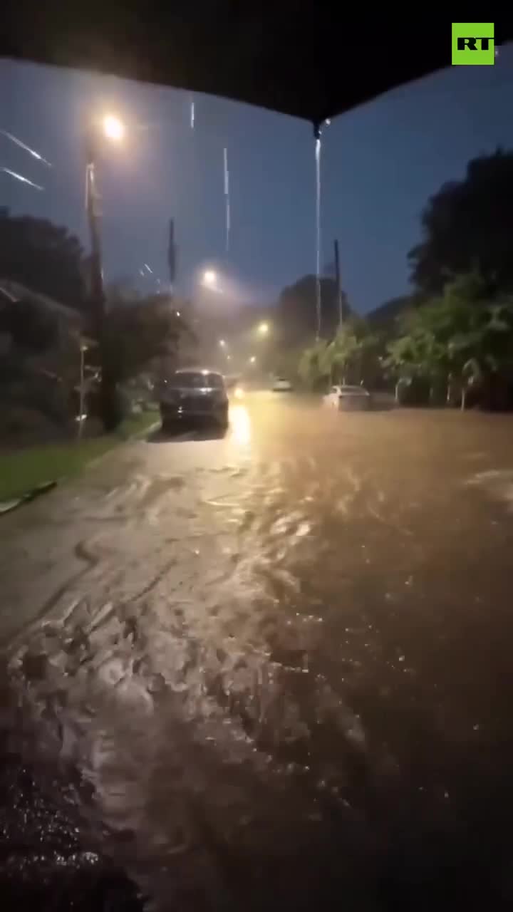   شهری در کارولینای شمالی در محاصره سیلاب