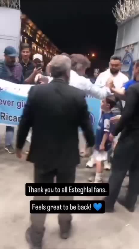   استوری ساپینتو از حمایت هواداران استقلال مقابل کمپ حجازی