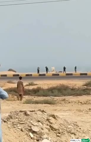   اولین تصاویر از هلاکت تروریست مسلح پس از درگیری با نیروهای نظامی در جاده ساحلی چابهار!