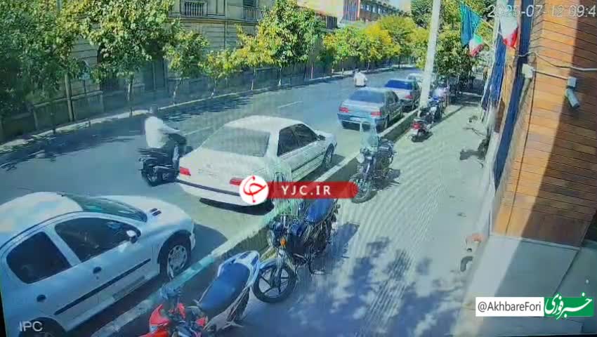   موبایل‌قاپی امروز صبح مقبل سفارت فرانسه در تهران