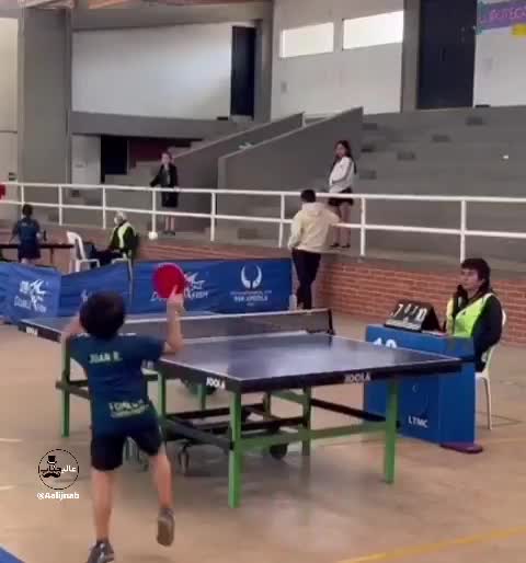   لحظه‌ای منحصربفرد در تنیس روی میز؛ نتیجه تسلیم نشدن یک بازیکن نوجوان حتی پس از زمین خوردن!