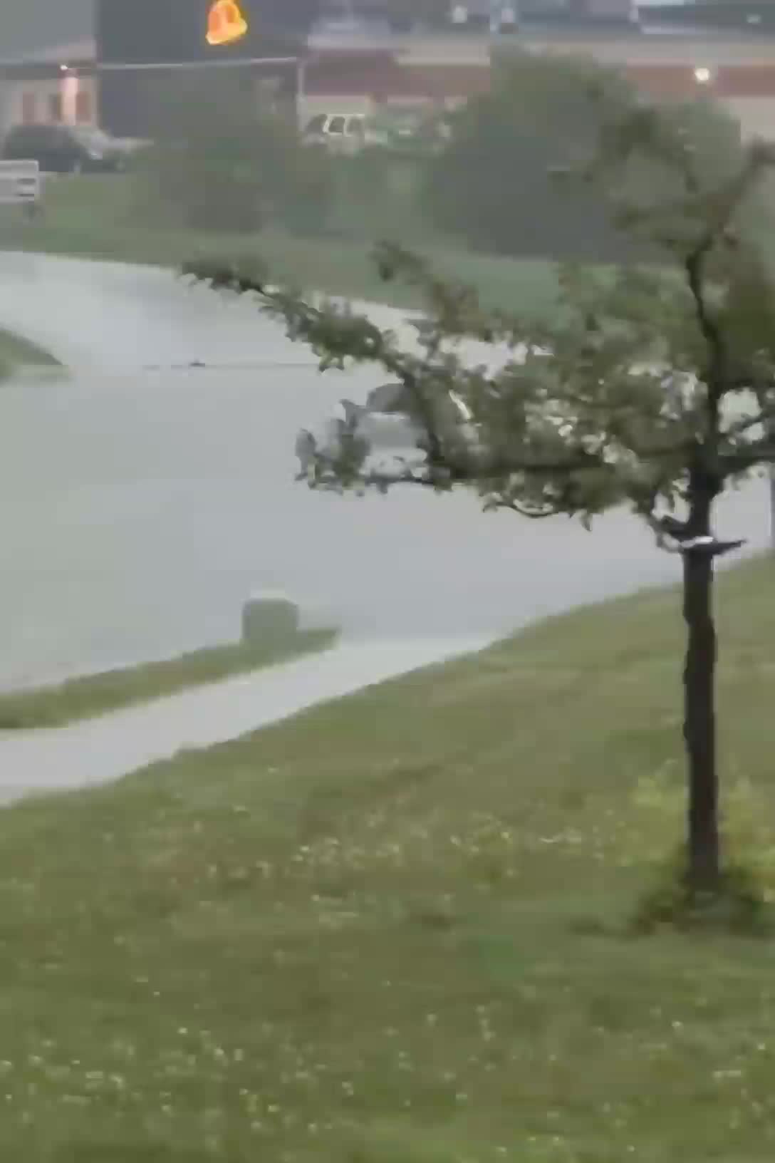   وضعیت اضطراری در ایالت آیووا؛ خیابان‌ها به رودخانه تبدیل شدند