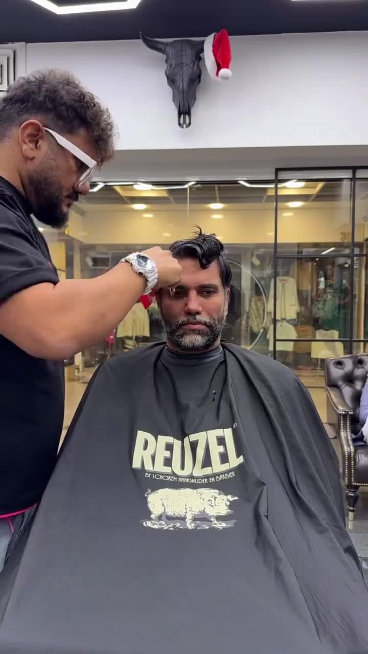   وقتی علیرضا نیکبخت موهای خود را رنگ می‌کند!