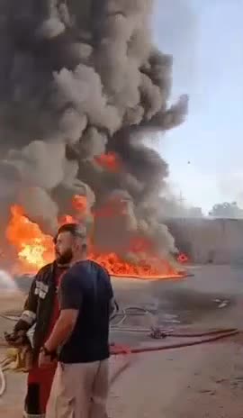    آتش‌سوزی گسترده در کارگاه فرآورده‌های نفتی شرق اصفهان