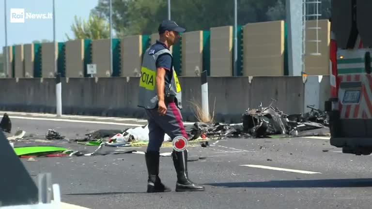   سقوط یک هواپیمای کوچک و آتش گرفتن آن در ایتالیا