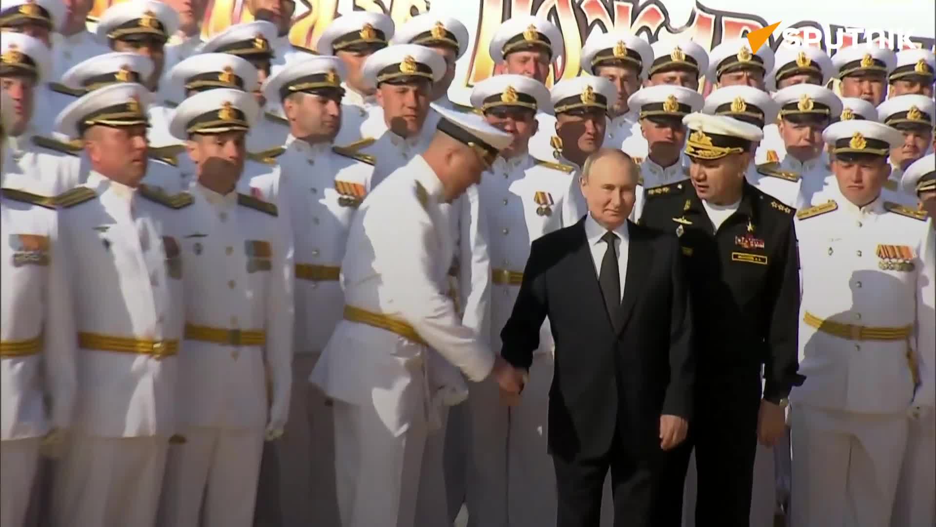   استقبال پوتین در سورودوینسک از خدمه زیردریایی هسته‌ای «پرنس پوژارسکی»