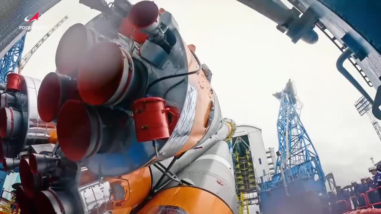   ویدئوی لحظه آماده‌سازی موشک روسیه برای پرتاب ماهواره‌ ایرانی