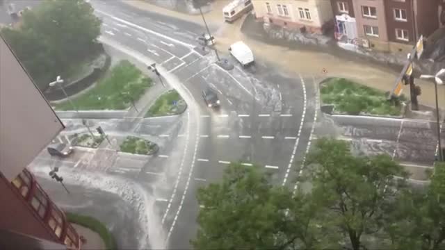 هشدار وضعیت قرمز در آلمان؛ سیل و رعدوبرق‌های مهیب شهرها را فلج کرد | 5 مرداد 1404