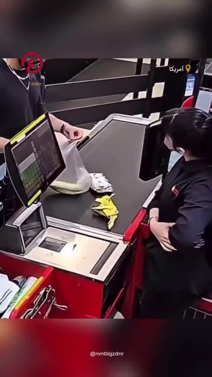   حرکت جالب دختر صندوقدار در فروشگاه برای ادب کردن مشتری بی‌ملاحظه