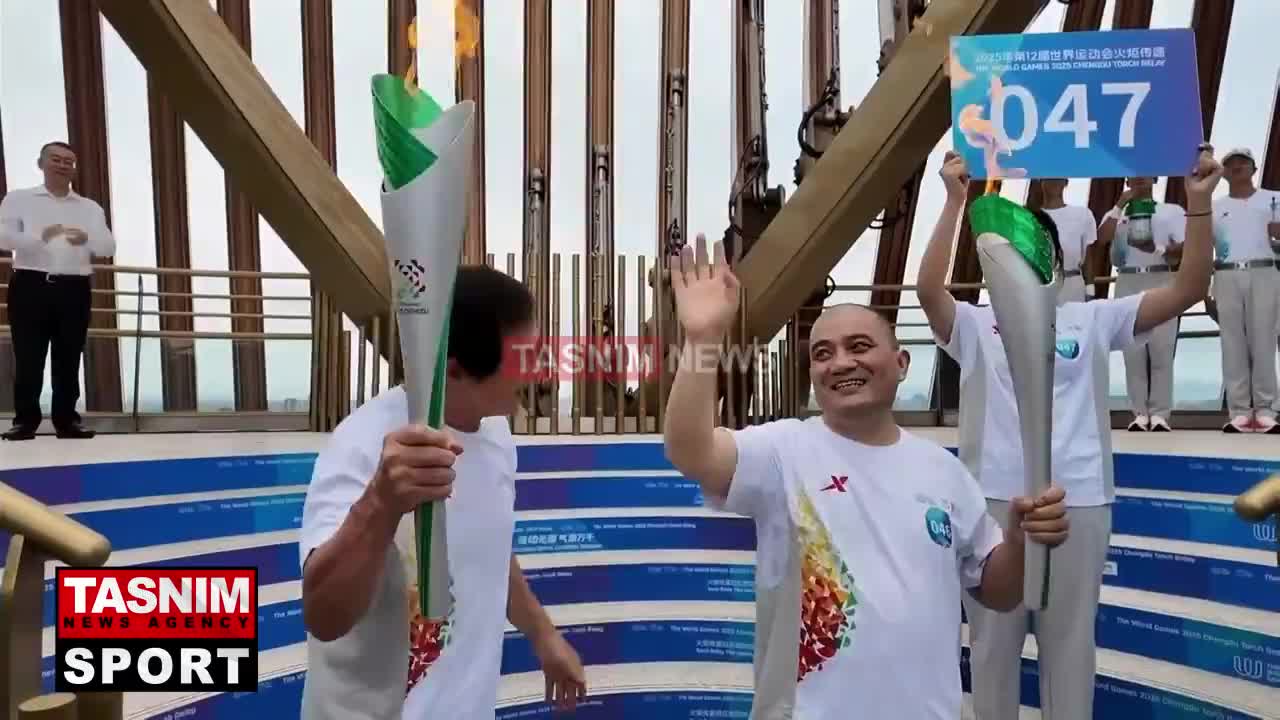   حمل مشعل بازی‌های ورد گیمز توسط جکی چان