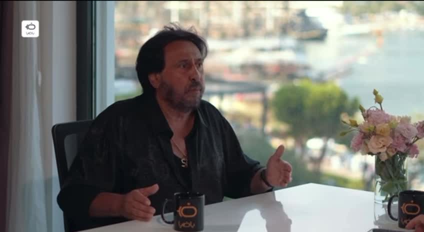 گلایه تند شهرام شب‌پره از ابی: او را به آمریکا آوردم حتی جواب تلفنم هم نمیده | 7 مرداد 1404