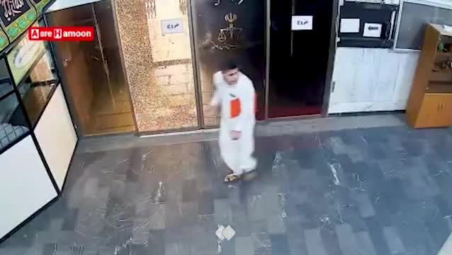   نخستین تصاویر از آغاز حمله تروریست‌ها به دادگستری زاهدان / حاوی تصاویر دلخراش