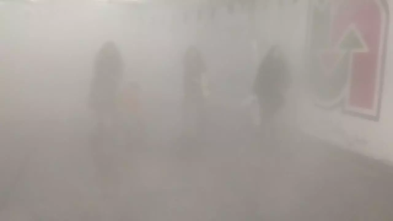   عبور زائران از تونل خنک‌کننده در مرز مهران