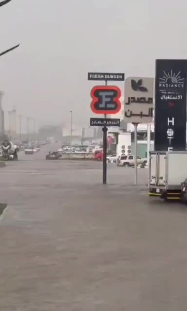 ببینید| تصاویر آخرالزمانی از طوفان و سیلاب گسترده در عربستان | 8 مرداد 1404