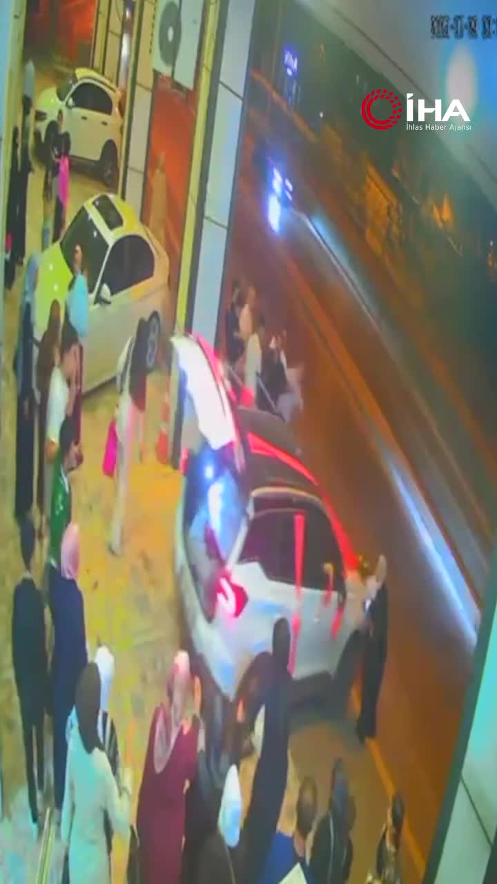   تصادف خودروی عروس در اتوبان به دلیل سهل‌انگاری داماد