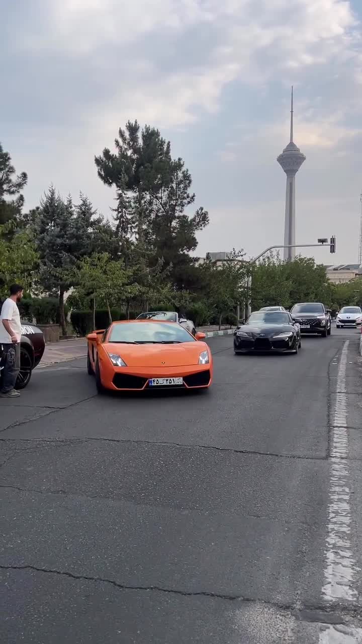   جولان لامبورگینی گالاردو در خیابان‌های تهران