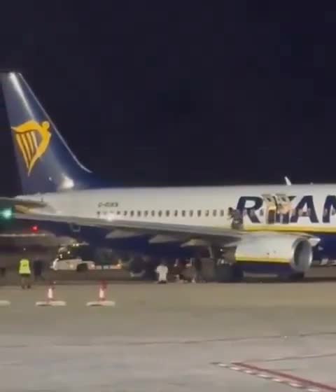   اولین تصاویر از هواپیمای رایان ایر در مایورکا بعد از حادثه آتش‌سوزی