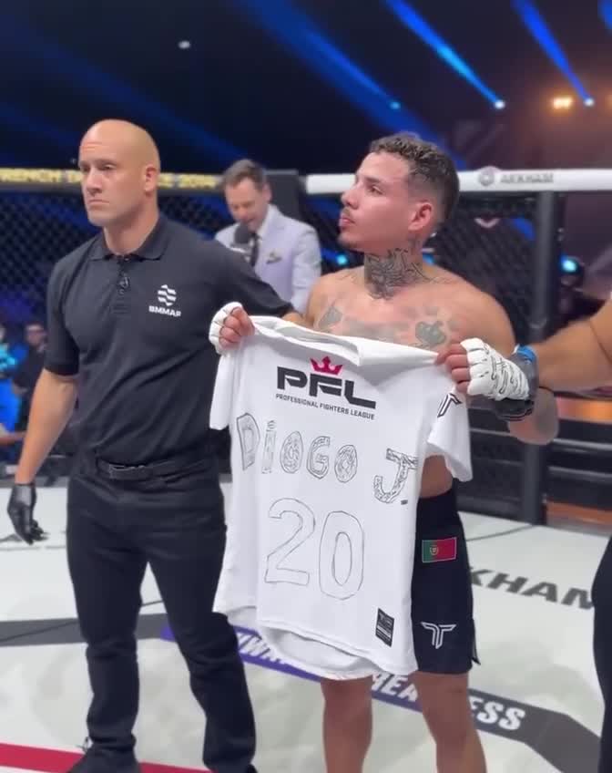   ادای احترام گوستاوو اولیویرا، فایتر پرتغالی بعد از ناک اوت رقیبش به ژوتا