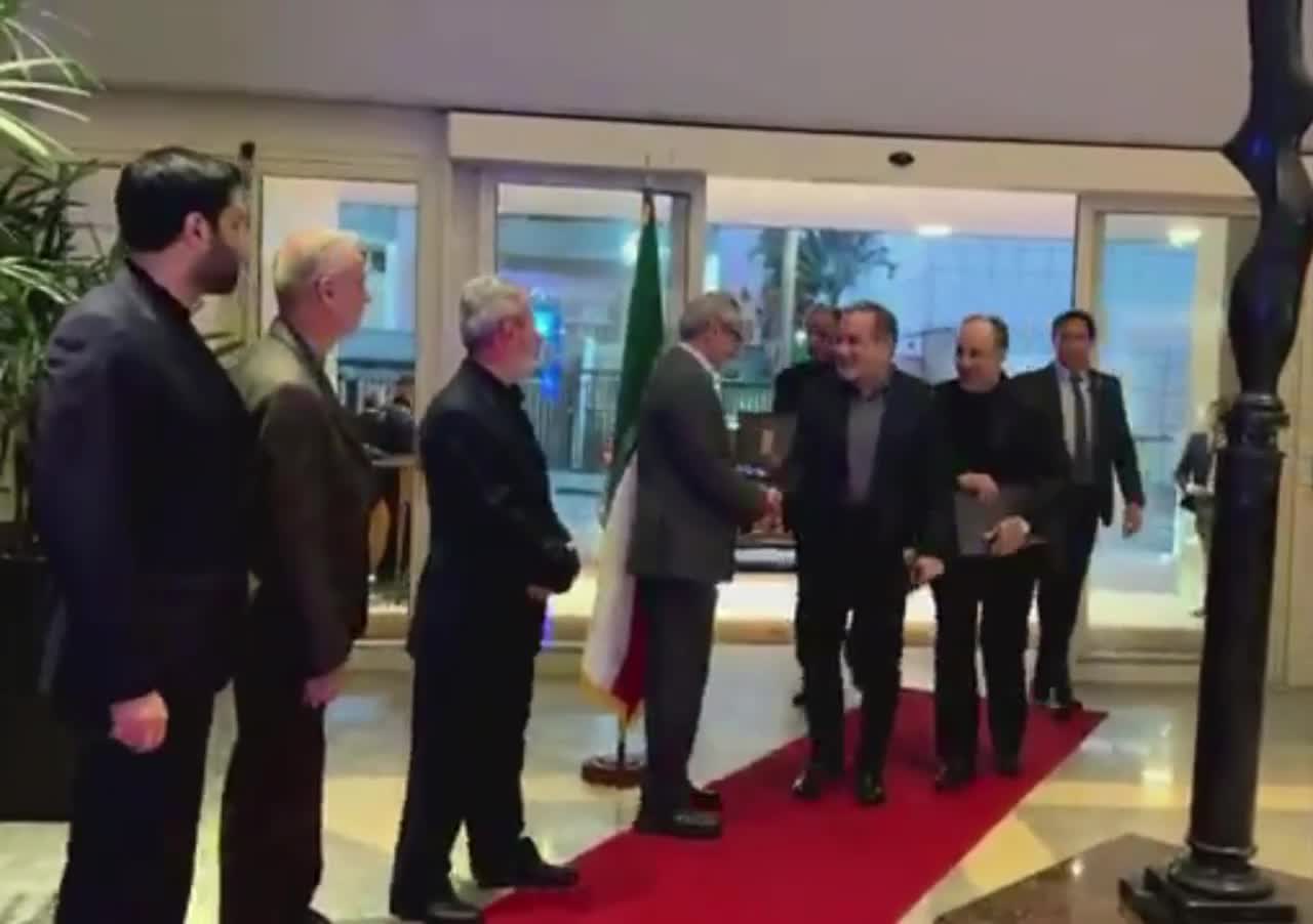   لحظه ورود سید عباس عراقچی وزیر امور خارجه⁩ و هیات همراه برای حضور در اجلاس سران ⁧بریکس⁩ به برزیل