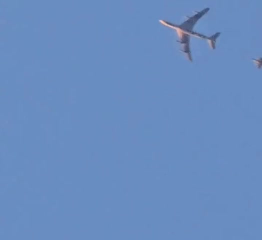   سوختگیری جنگنده F۱۶ اسرائیل از تانکر سوخت رسان بوئینگ ۷۰۷ بر فراز سوریه